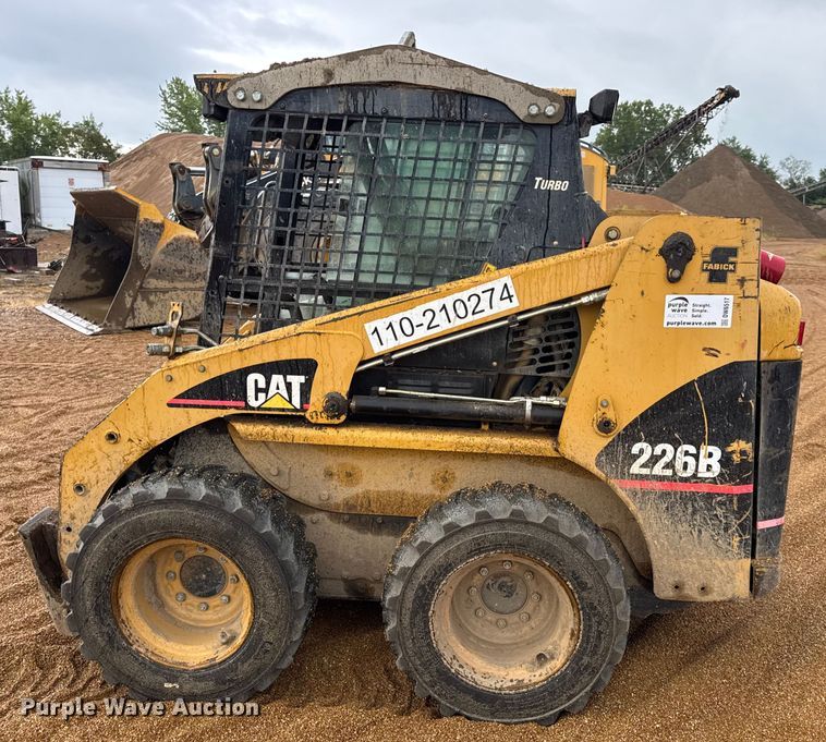 image for item DW6517 2004 Caterpillar 226B skid steer loader