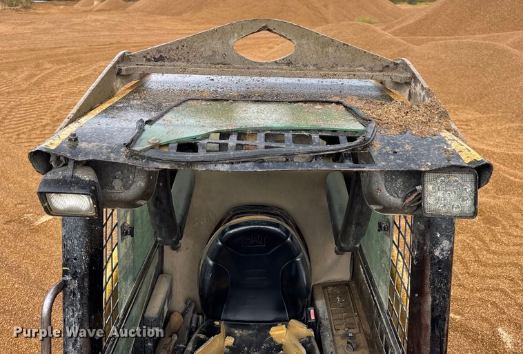 image for item DW6517 2004 Caterpillar 226B skid steer loader