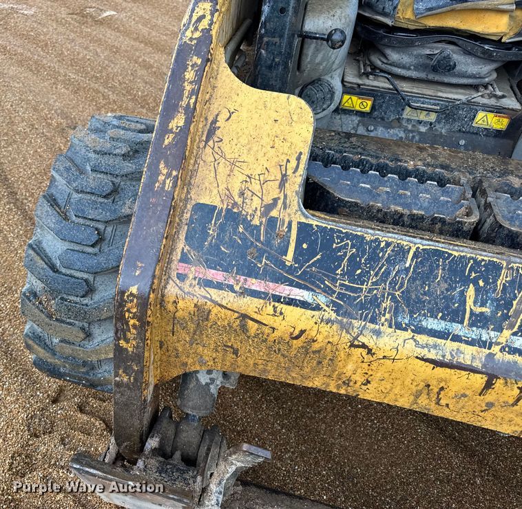 image for item DW6517 2004 Caterpillar 226B skid steer loader