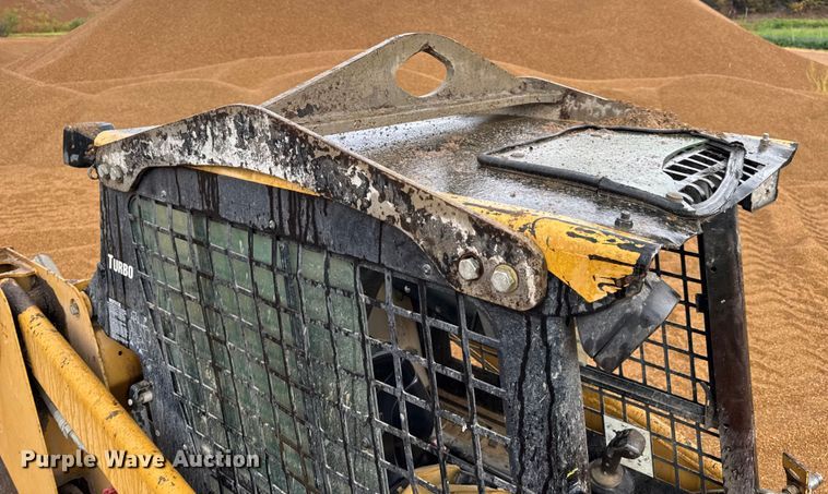 image for item DW6517 2004 Caterpillar 226B skid steer loader