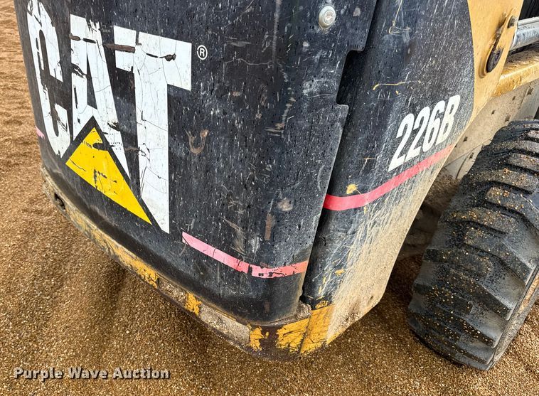 image for item DW6517 2004 Caterpillar 226B skid steer loader