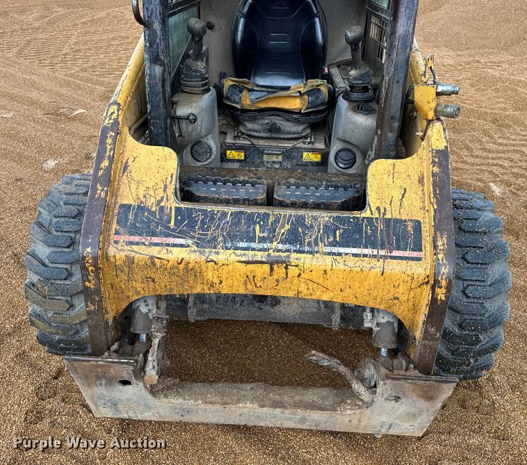 image for item DW6517 2004 Caterpillar 226B skid steer loader