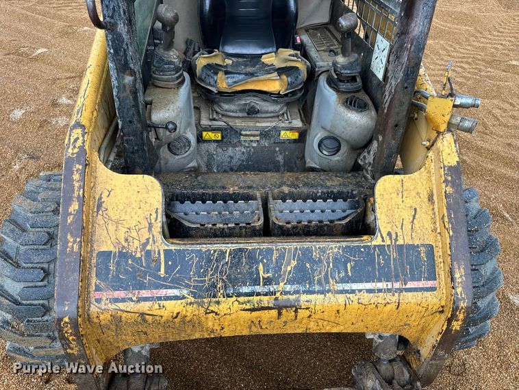 image for item DW6517 2004 Caterpillar 226B skid steer loader