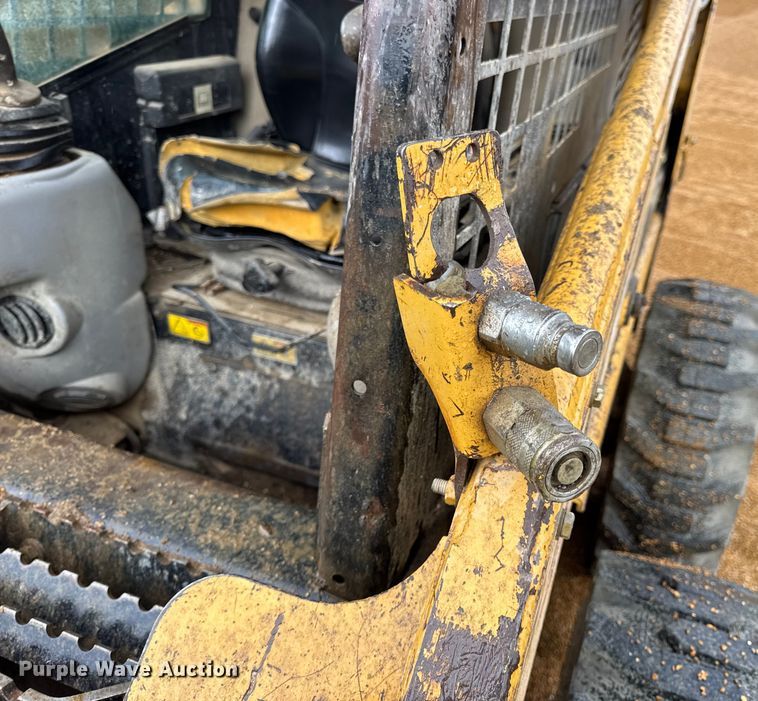 image for item DW6517 2004 Caterpillar 226B skid steer loader