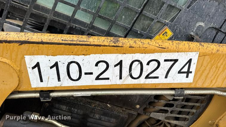 image for item DW6517 2004 Caterpillar 226B skid steer loader