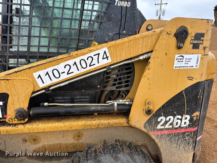 image for item DW6517 2004 Caterpillar 226B skid steer loader