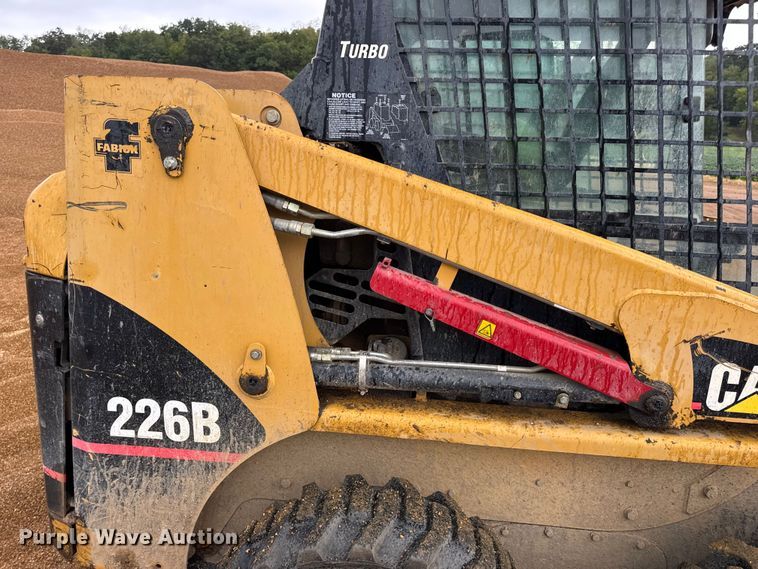 image for item DW6517 2004 Caterpillar 226B skid steer loader