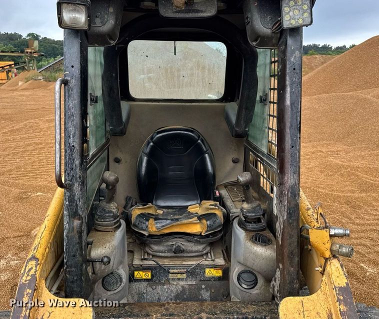 image for item DW6517 2004 Caterpillar 226B skid steer loader