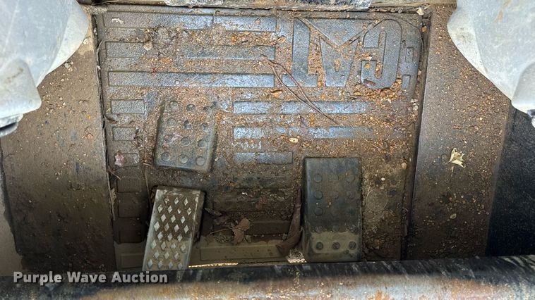 image for item DW6517 2004 Caterpillar 226B skid steer loader