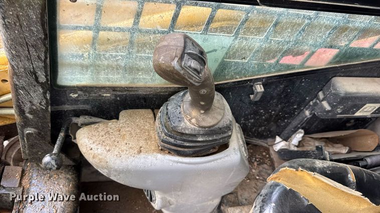 image for item DW6517 2004 Caterpillar 226B skid steer loader