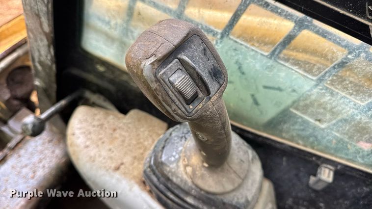 image for item DW6517 2004 Caterpillar 226B skid steer loader