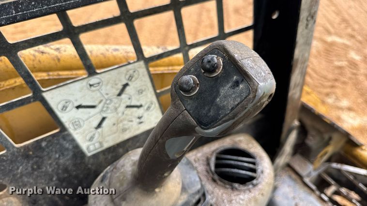 image for item DW6517 2004 Caterpillar 226B skid steer loader