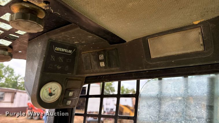 image for item DW6517 2004 Caterpillar 226B skid steer loader