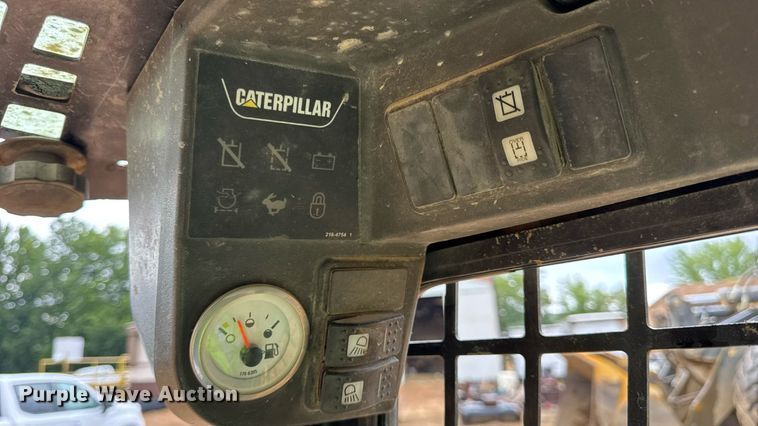 image for item DW6517 2004 Caterpillar 226B skid steer loader