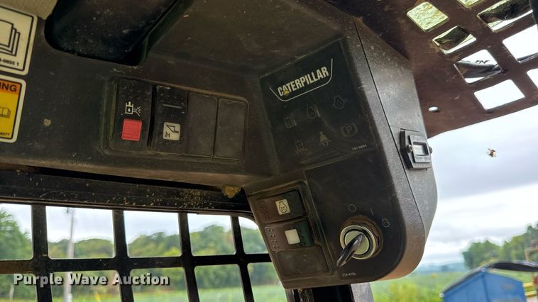 image for item DW6517 2004 Caterpillar 226B skid steer loader