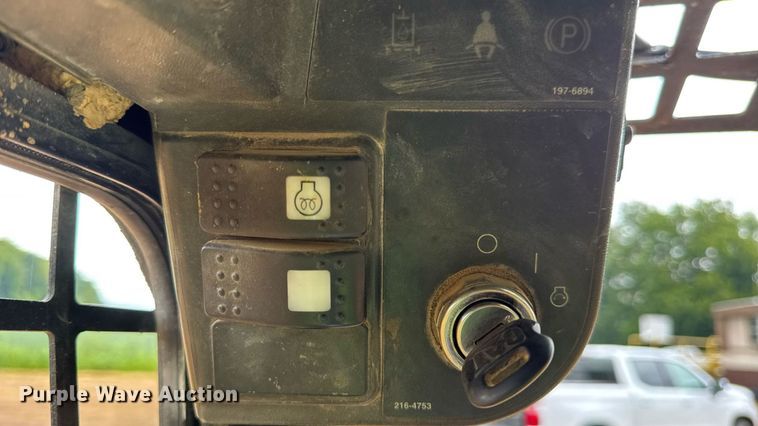 image for item DW6517 2004 Caterpillar 226B skid steer loader