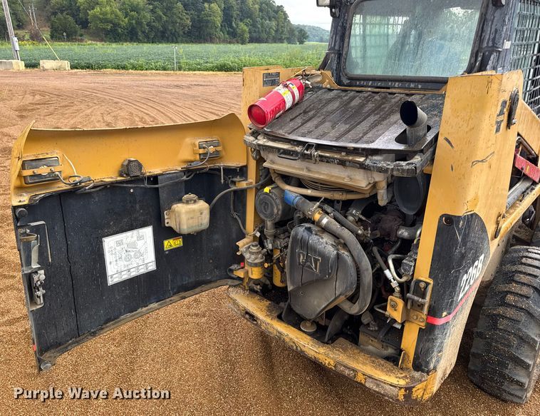 image for item DW6517 2004 Caterpillar 226B skid steer loader