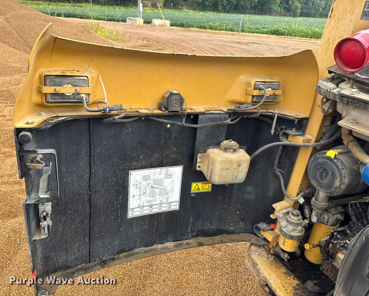 image for item DW6517 2004 Caterpillar 226B skid steer loader