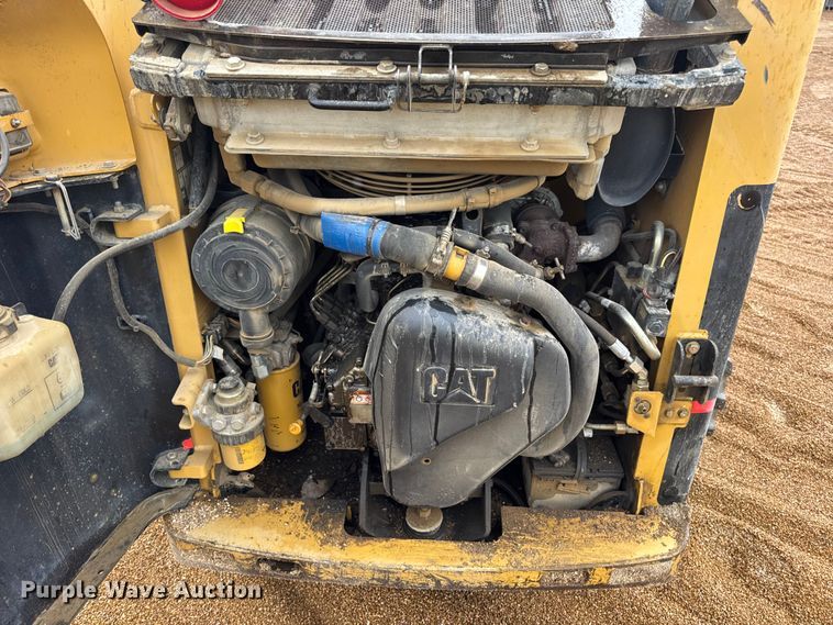 image for item DW6517 2004 Caterpillar 226B skid steer loader