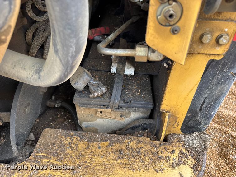 image for item DW6517 2004 Caterpillar 226B skid steer loader