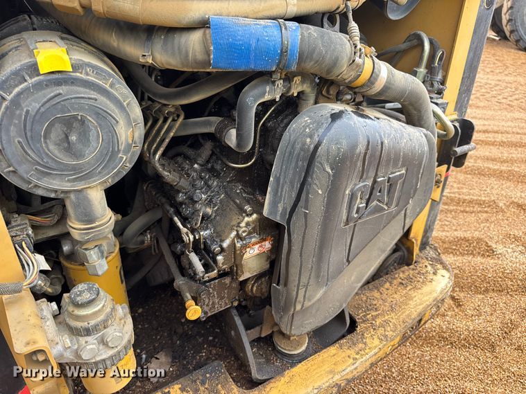 image for item DW6517 2004 Caterpillar 226B skid steer loader