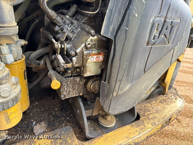 image for item DW6517 2004 Caterpillar 226B skid steer loader