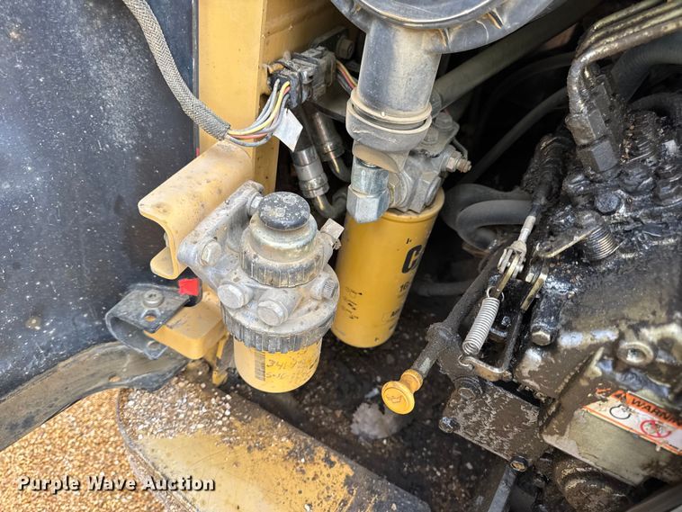 image for item DW6517 2004 Caterpillar 226B skid steer loader