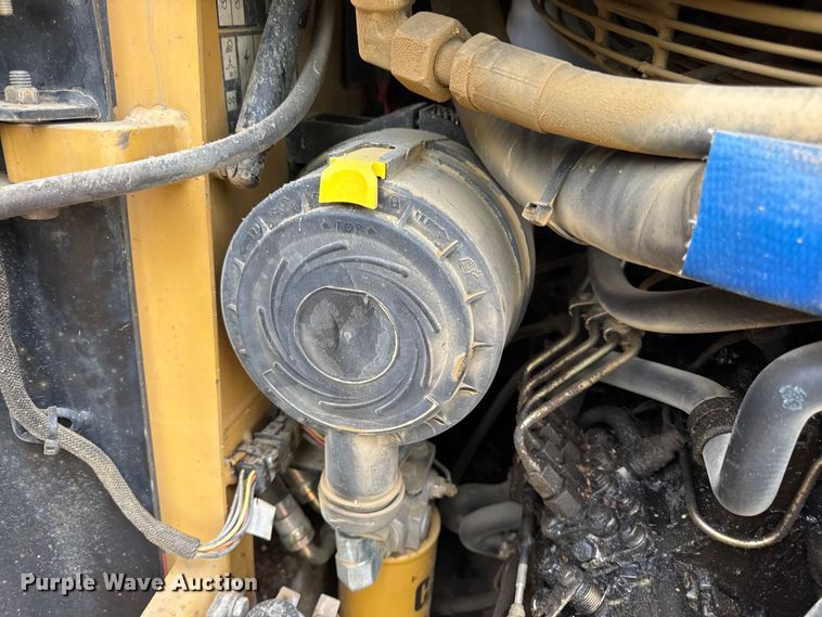 image for item DW6517 2004 Caterpillar 226B skid steer loader