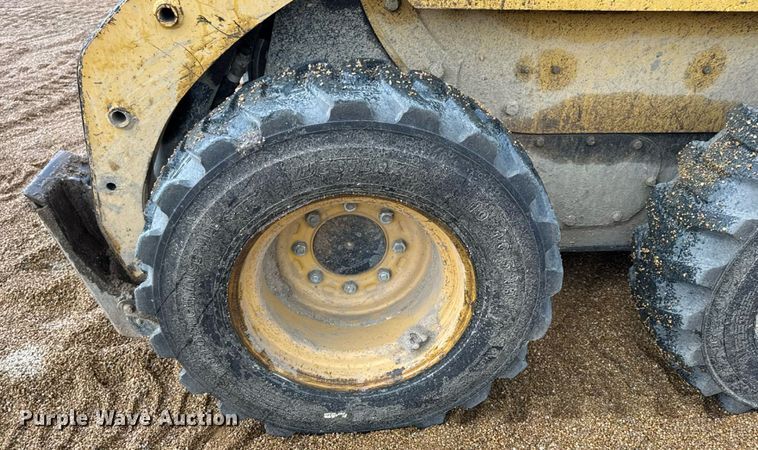 image for item DW6517 2004 Caterpillar 226B skid steer loader