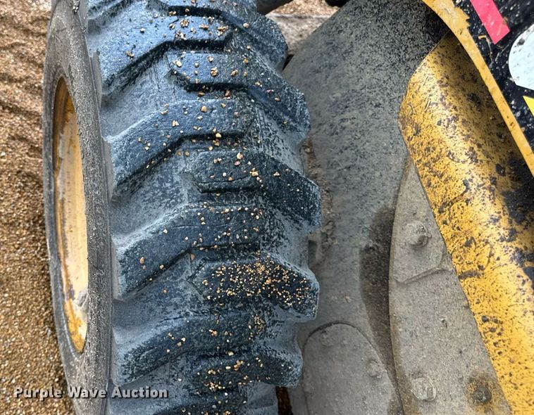 image for item DW6517 2004 Caterpillar 226B skid steer loader