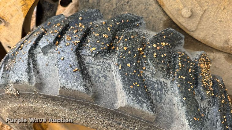 image for item DW6517 2004 Caterpillar 226B skid steer loader