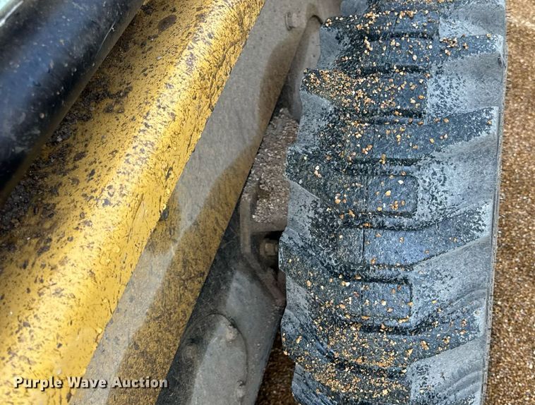 image for item DW6517 2004 Caterpillar 226B skid steer loader