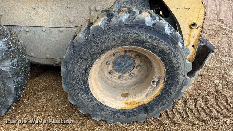 image for item DW6517 2004 Caterpillar 226B skid steer loader