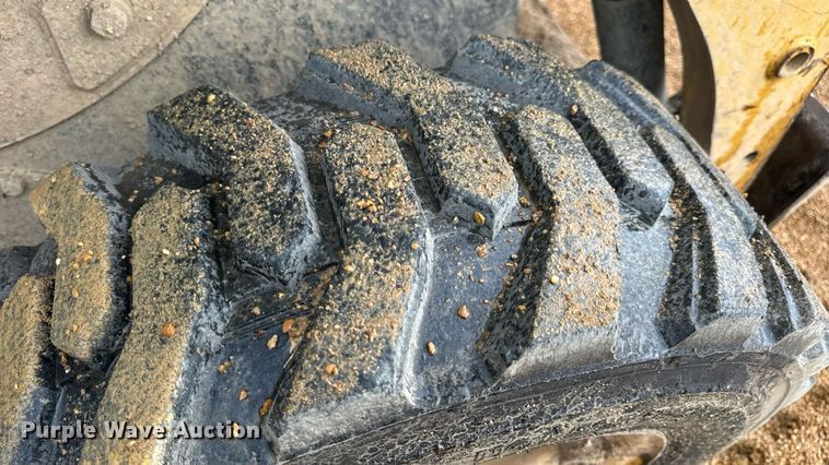 image for item DW6517 2004 Caterpillar 226B skid steer loader