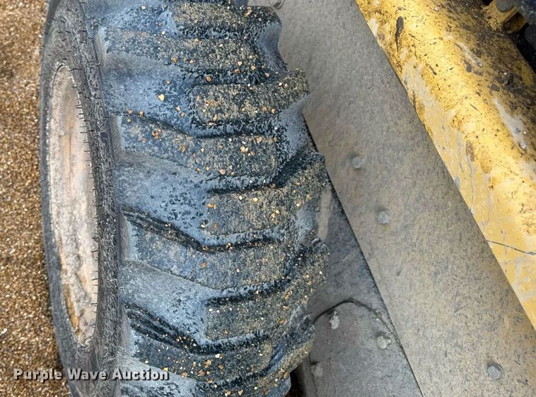 image for item DW6517 2004 Caterpillar 226B skid steer loader