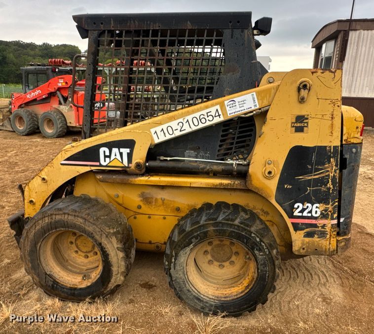 image for item DW6518 2000 Caterpillar 226 skid steer loader