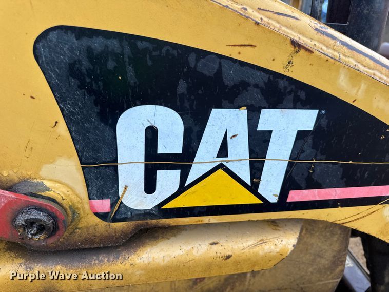 image for item DW6518 2000 Caterpillar 226 skid steer loader