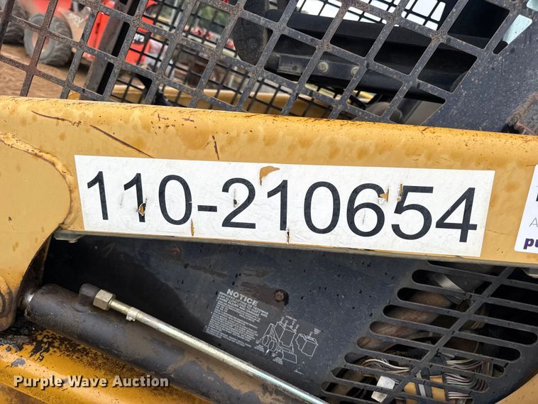 image for item DW6518 2000 Caterpillar 226 skid steer loader