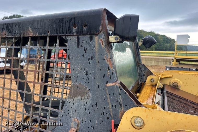 image for item DW6518 2000 Caterpillar 226 skid steer loader