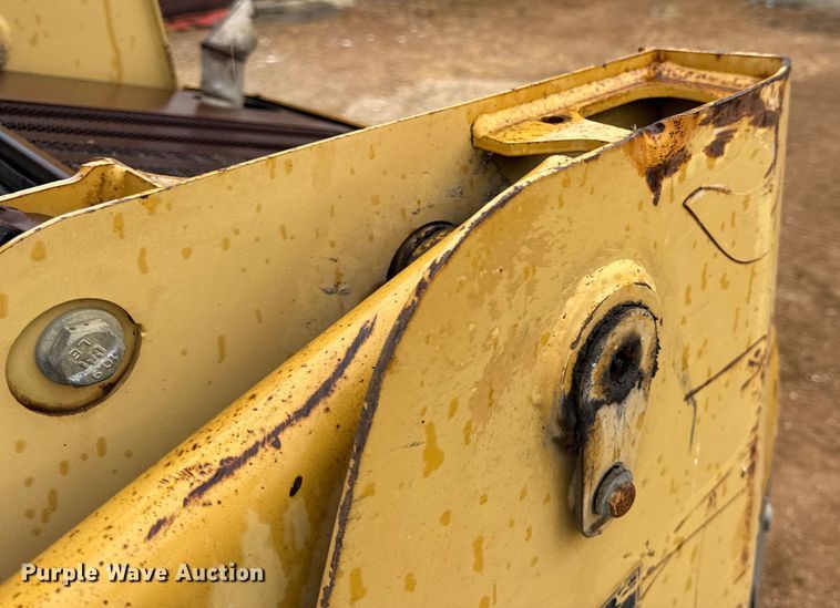 image for item DW6518 2000 Caterpillar 226 skid steer loader