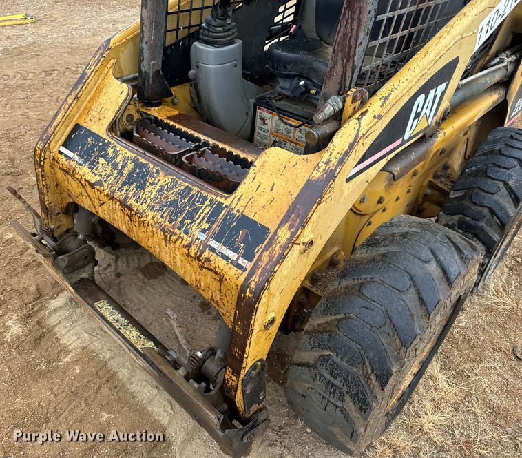 image for item DW6518 2000 Caterpillar 226 skid steer loader