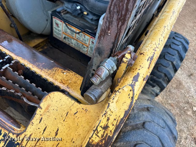 image for item DW6518 2000 Caterpillar 226 skid steer loader
