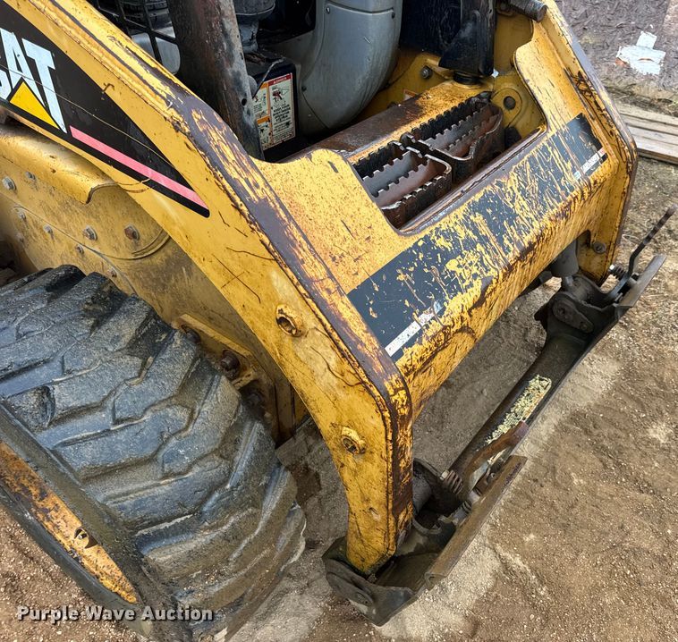 image for item DW6518 2000 Caterpillar 226 skid steer loader