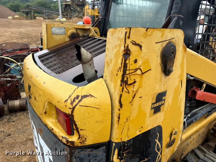 image for item DW6518 2000 Caterpillar 226 skid steer loader