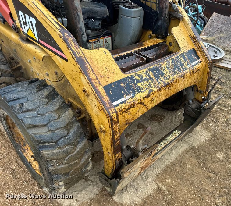 image for item DW6518 2000 Caterpillar 226 skid steer loader