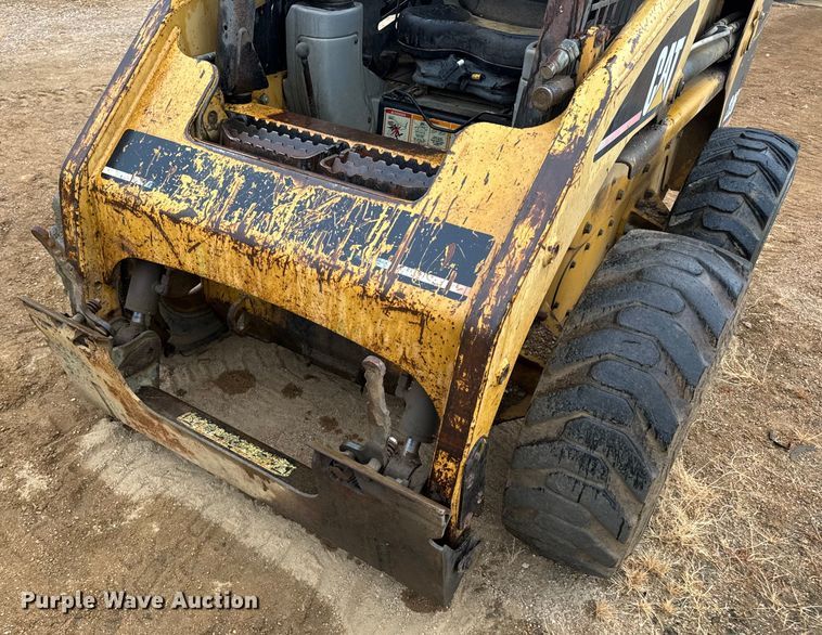 image for item DW6518 2000 Caterpillar 226 skid steer loader