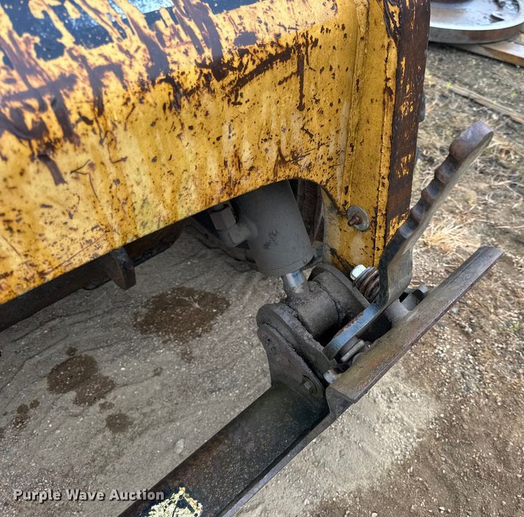 image for item DW6518 2000 Caterpillar 226 skid steer loader