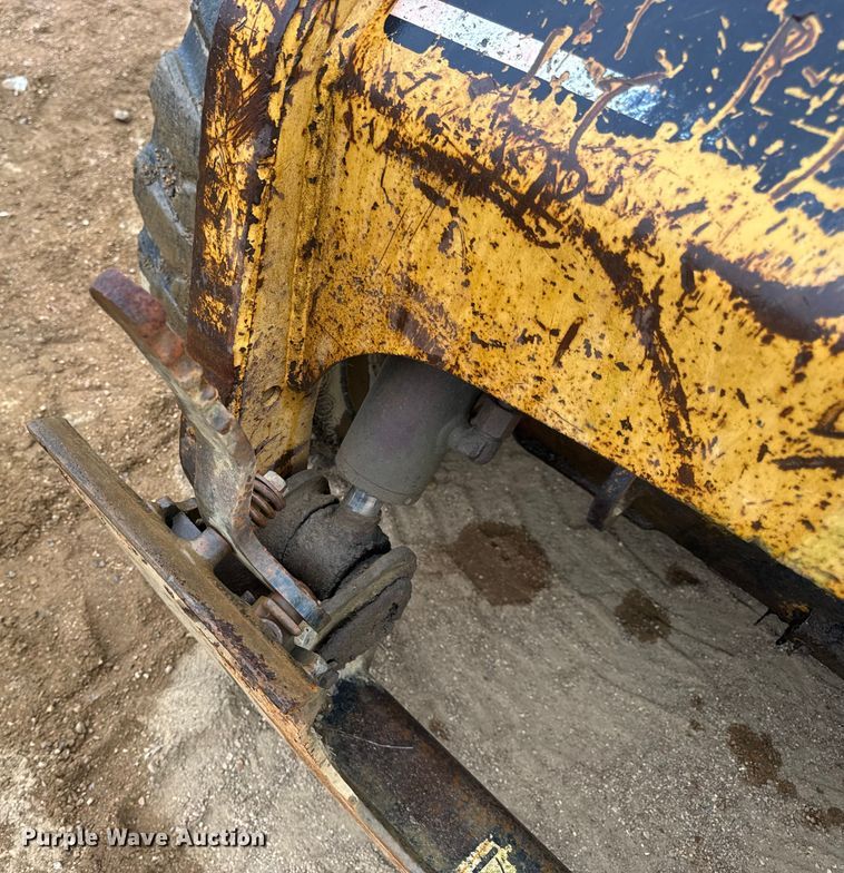 image for item DW6518 2000 Caterpillar 226 skid steer loader