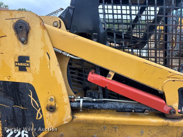 image for item DW6518 2000 Caterpillar 226 skid steer loader