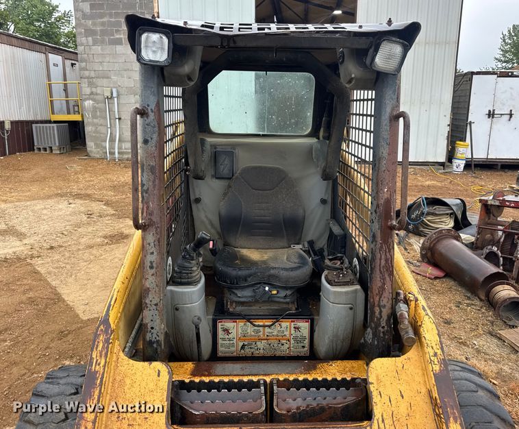 image for item DW6518 2000 Caterpillar 226 skid steer loader